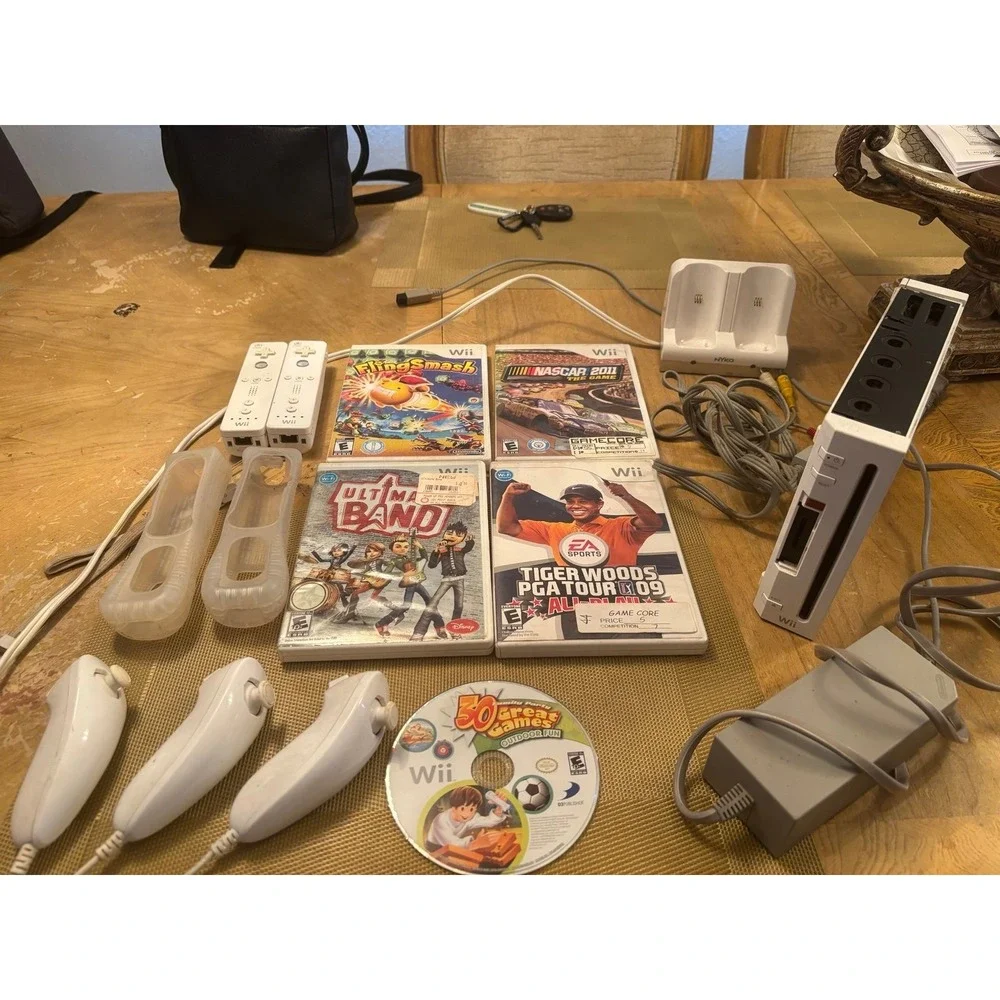 Nintendo Wii Console bundle + 5 games w  2 remotes 3 nunchucks wires and charger